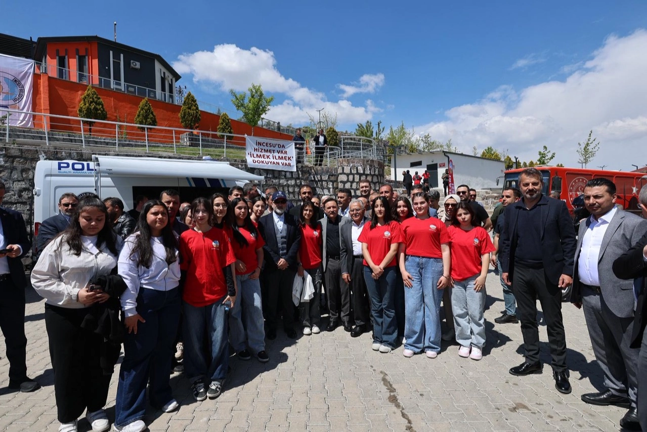 Kayseri Büyükşehir Belediye Başkanı Dr. Memduh Büyükkılıç, İncesu Marina Su Sporları Merkezi açılışında plaj voleybolu sahası müjdesi verdi.