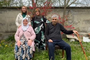 Pazaryeri Belediye Başkanı Zekiye Tekin Anneler Günü'nde anneleri ziyaret ediyor