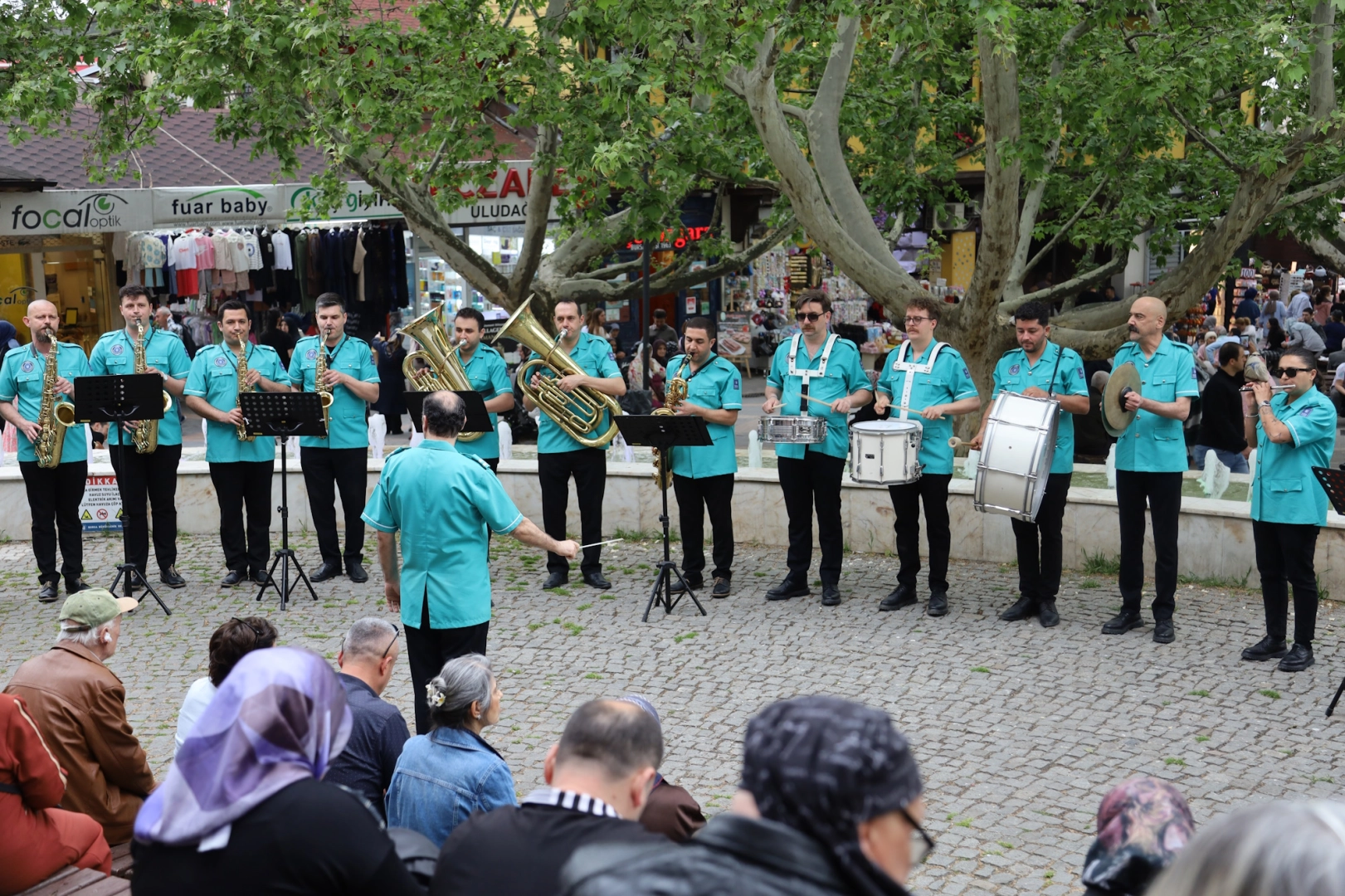 Bursa Büyükşehir Belediye Bandosu'nun bahar konserinde sahne aldığı an.