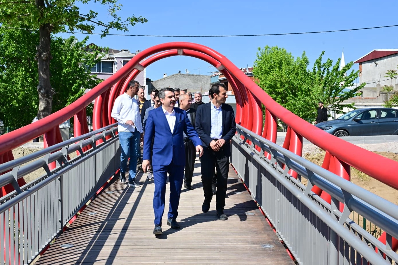 Bursa Yıldırım'da ıslah edilen ve modern yaşam alanına dönüştürülen Deliçay Dere Yatağı manzarası