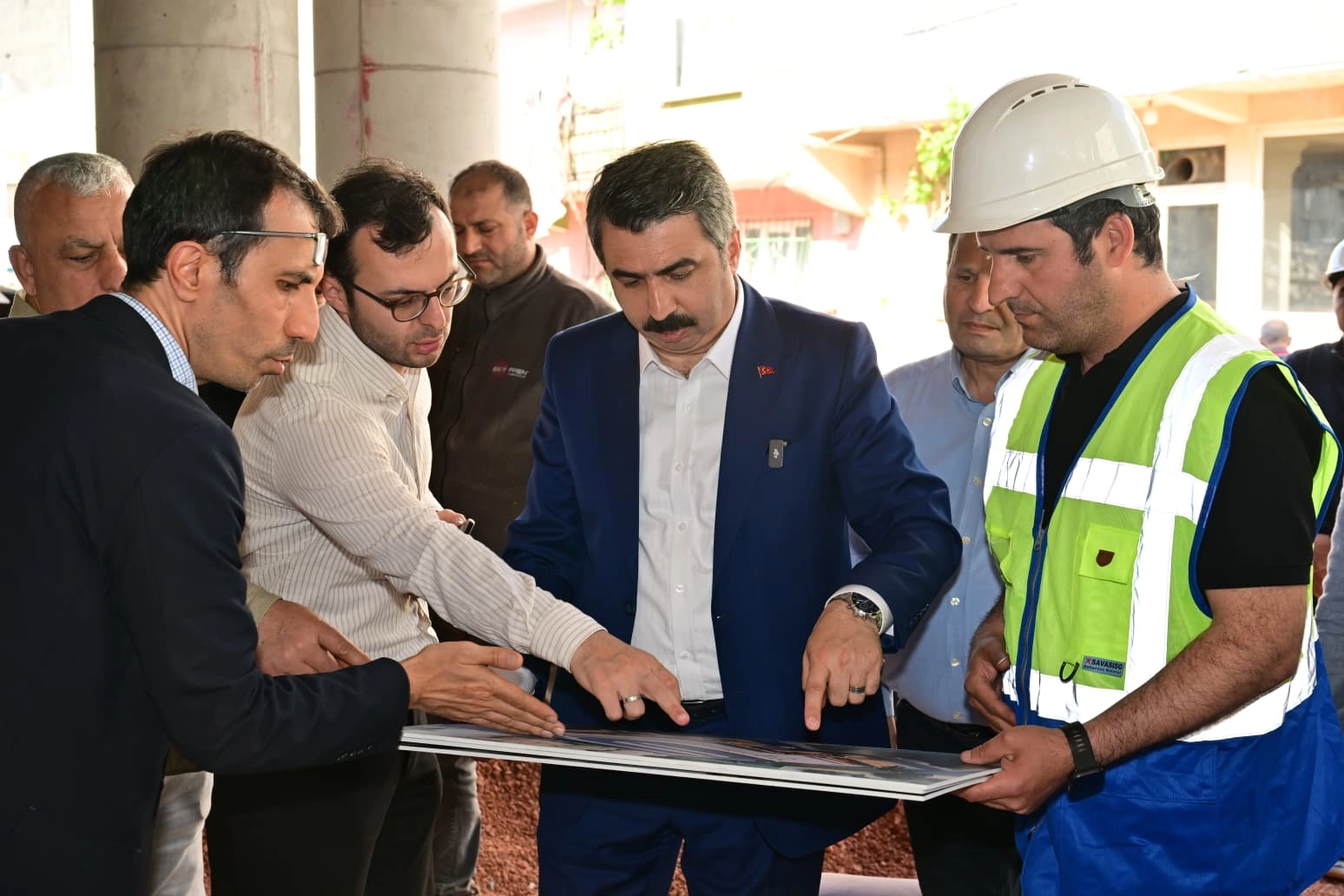 Bursa Yıldırım'da yapımı devam eden Yavuzselim Kapalı Pazar Alanı ve Gençlik Merkezi inşaatı