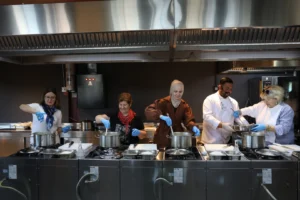 Nilüfer Belediyesi'nin Sennur Sezer anısına düzenlediği gastronomi etkinliğinde Anuşabur yapımı.