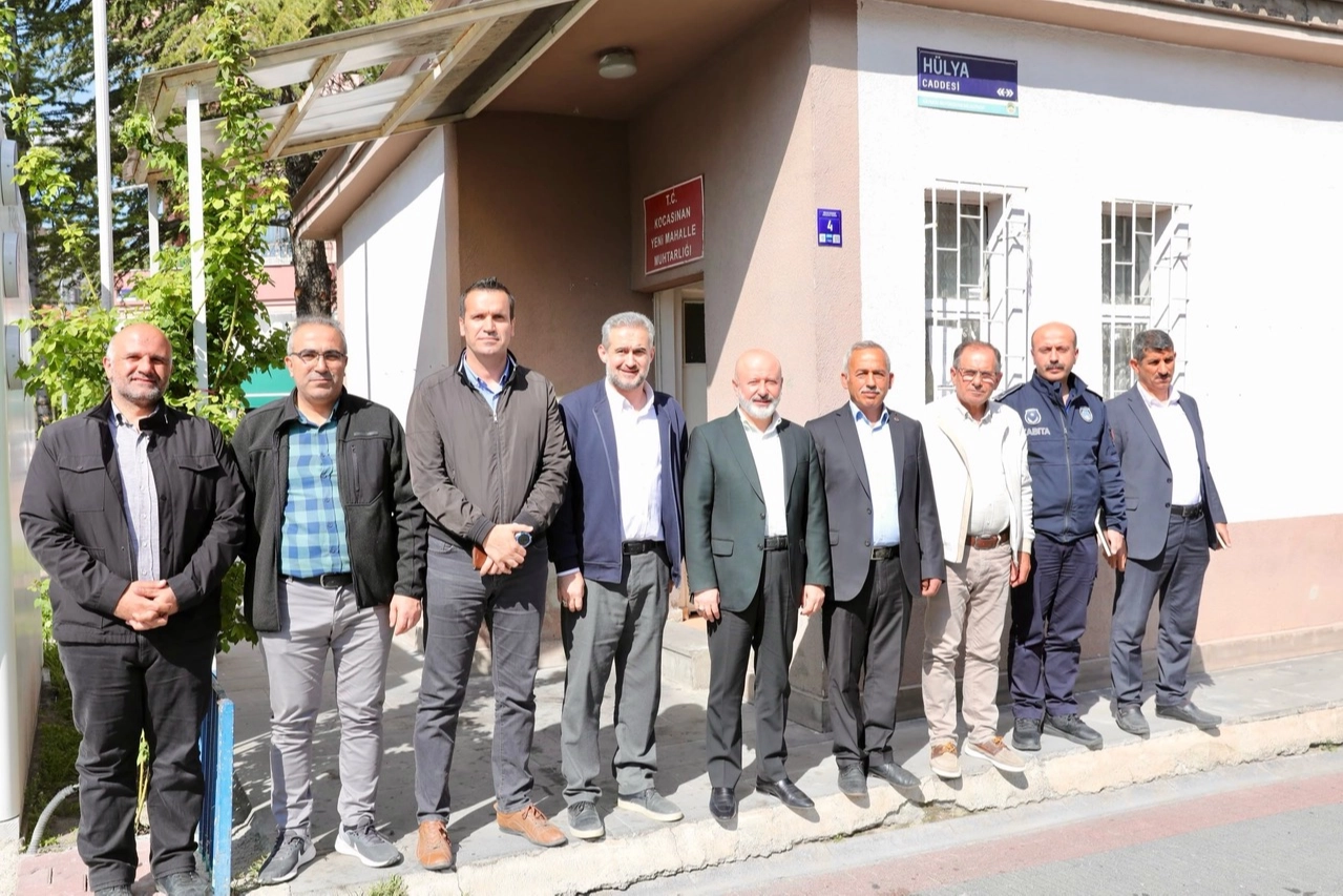Kocasinan Belediye Başkanı Ahmet Çolakbayrakdar'ın muhtarlarla bir araya gelerek mahalle sorunlarına çözüm ürettiği toplantı