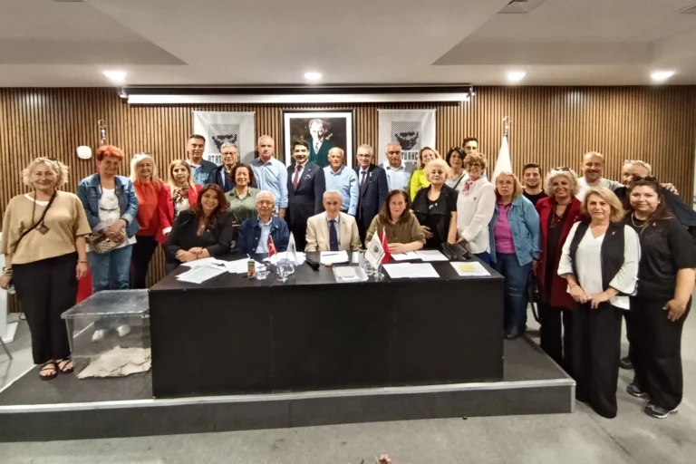ADD Mudanya Şubesi'nin olağanüstü genel kurulunda yeni yönetim Sabih Demirdağ başkanlığında belirlendi.