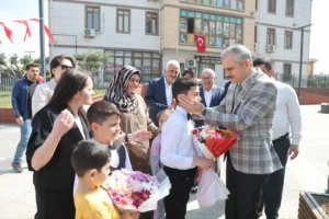 Çayırova'da özel bireylerin el emeği göz nuru eserlerinin sergilendiği Engelliler Haftası programı