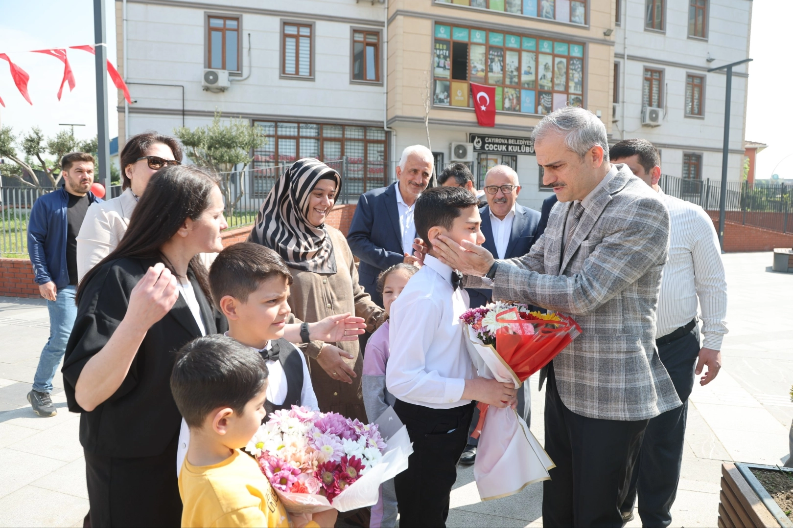 Çayırova'da özel bireylerin el emeği göz nuru eserlerinin sergilendiği Engelliler Haftası programı
