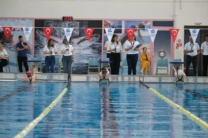 Eskişehir'de engelli sporcuların katıldığı 'Engelsiz Kulaçlar' yüzme yarışlarından genel görünüm