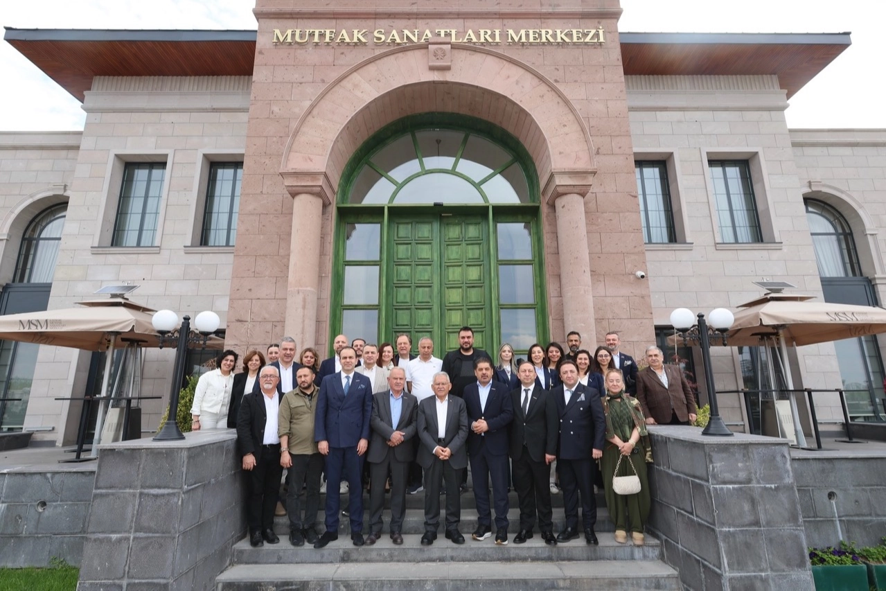 Kayseri Mutfak Sanatları Merkezi'nde TÜRKONFED heyeti ile bir araya gelen Belediye Başkanı Dr. Memduh Büyükkılıç