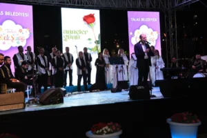 Talas Çiçek Şenliği'nin Hatay Medeniyetler Korosu konseriyle sona ermesi