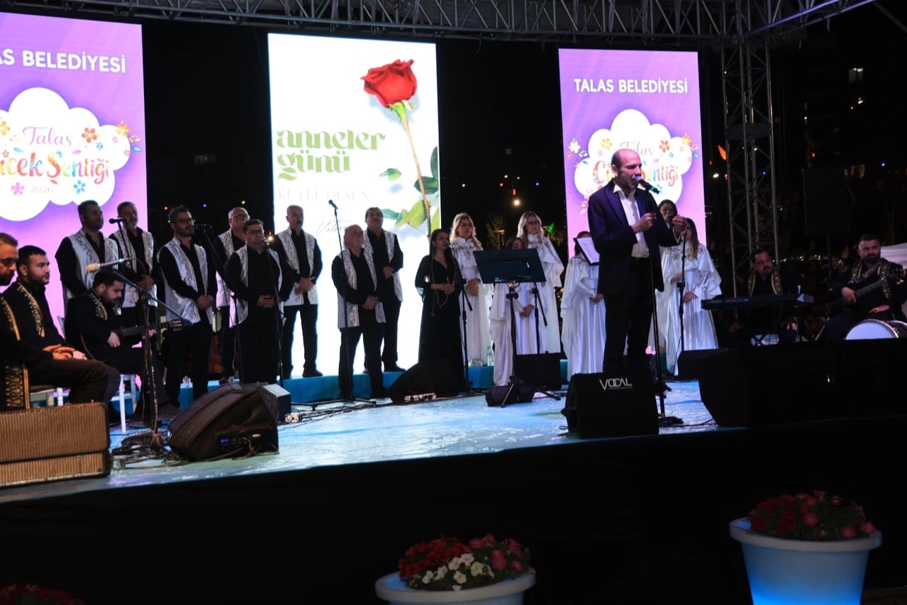 Talas Çiçek Şenliği'nin Hatay Medeniyetler Korosu konseriyle sona ermesi