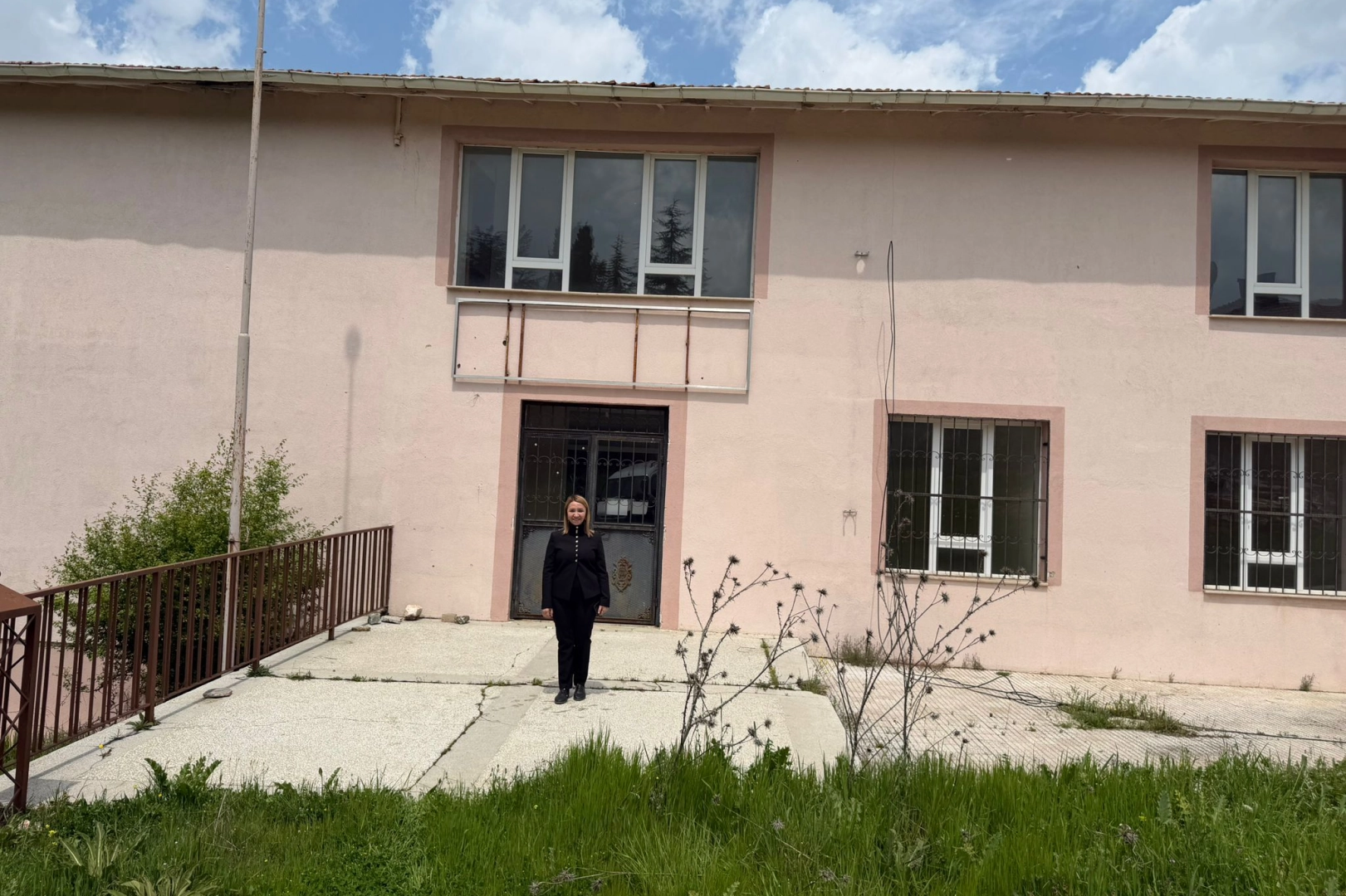 Bilecik'te restore edilerek Mahalle Konağı ve Belediye Misafirhanesi'ne dönüştürülen eski okul binası