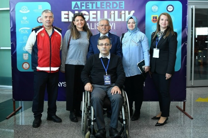 Kayseri'de düzenlenen Afetlerde Engellilik Çalıştayı'nda engelli bireylerin afet güvenliği için yol haritası belirlendi.