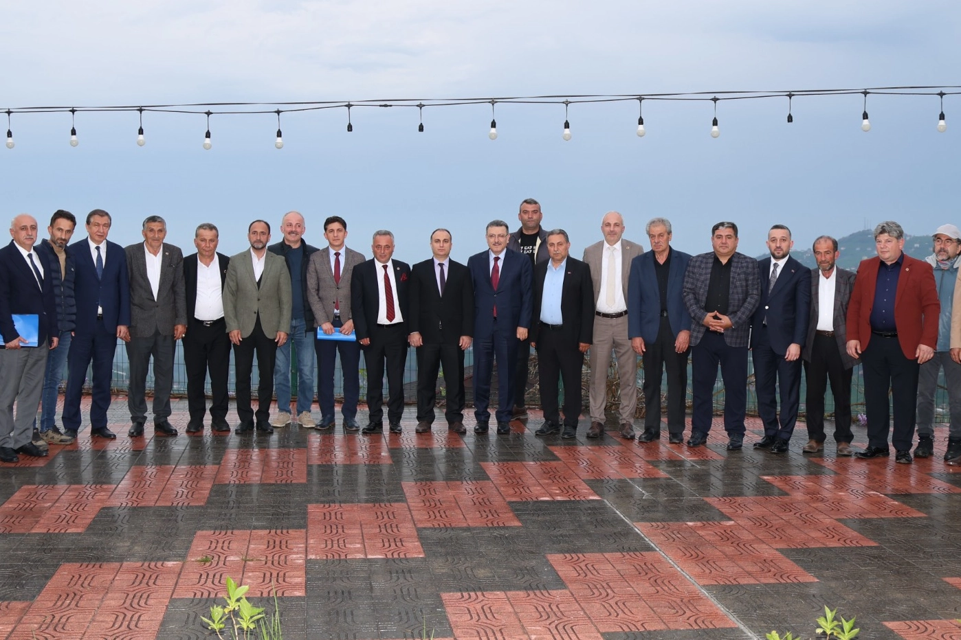 Trabzon Büyükşehir Belediye Başkanı Ahmet Metin Genç, Aygören Vadisi'nde mahalle muhtarlarıyla bir araya geldi.