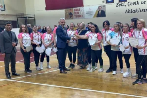 Bursa'da anneler HOBA Projesi kapsamında düzenlenen voleybol turnuvasında buluştu