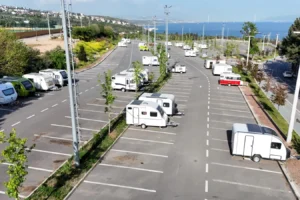 Darıca Millet Bahçesi Karavan Park'ta kaydı olmayan karavanlar çekiliyor