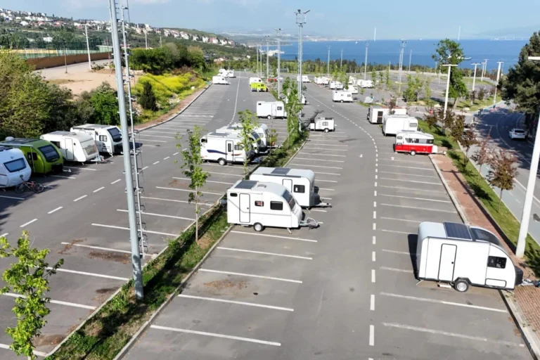 Darıca Millet Bahçesi Karavan Park'ta kaydı olmayan karavanlar çekiliyor