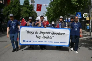 Manisa'da Engelliler Haftası kapsamında düzenlenen 'Engelsiz Manisa' yürüyüşü ve etkinlikleri.