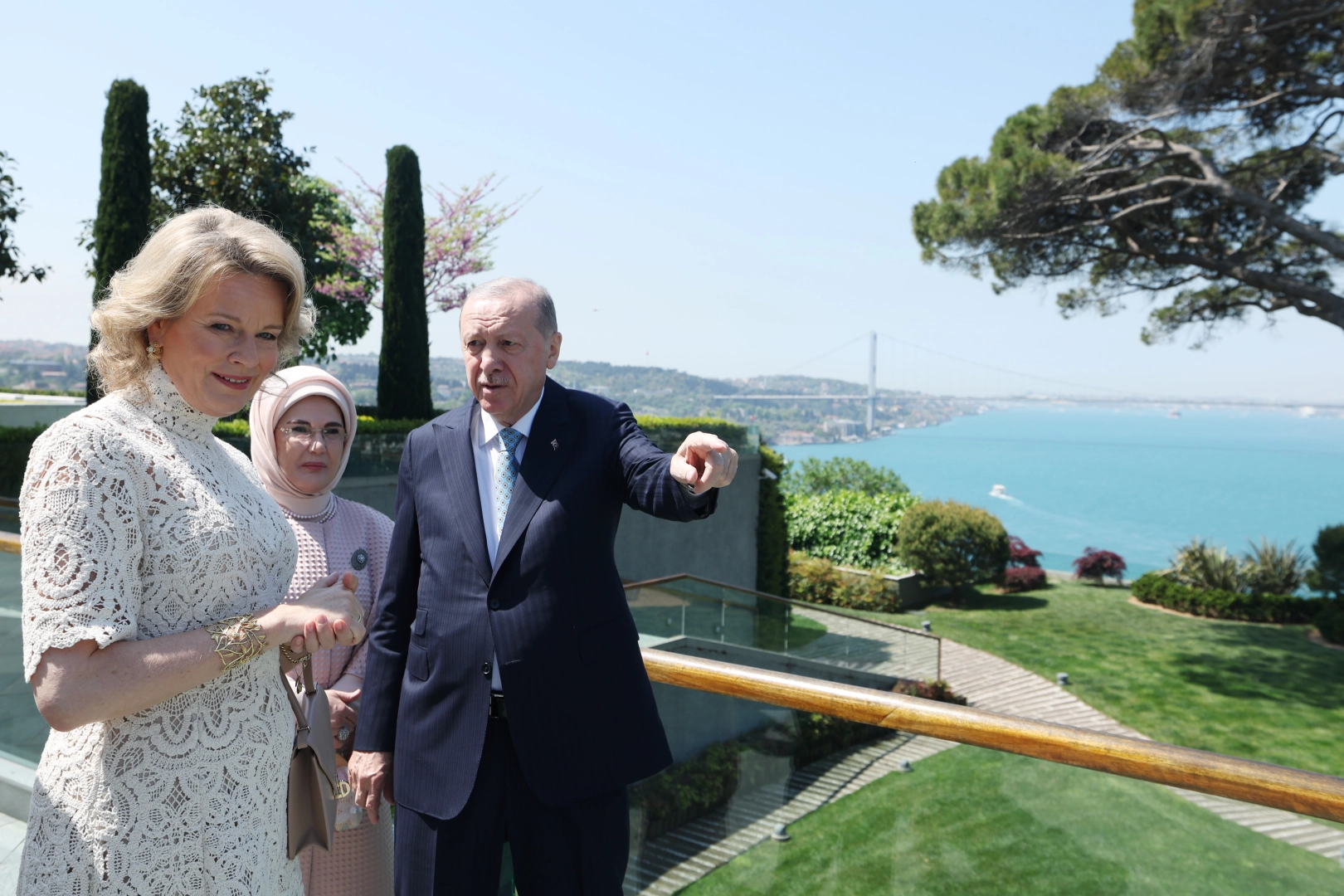 Cumhurbaşkanı Erdoğan, Belçika Kraliçesi Mathilde ile Vahdettin Köşkü'nde görüşüyor, AB ve savunma sanayii iş birliği konuşuluyor.