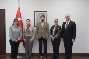 Türk tekstil sektörü temsilcileri ve Première Vision yöneticileri, küresel rekabet ve fuar stratejilerini görüşüyor.