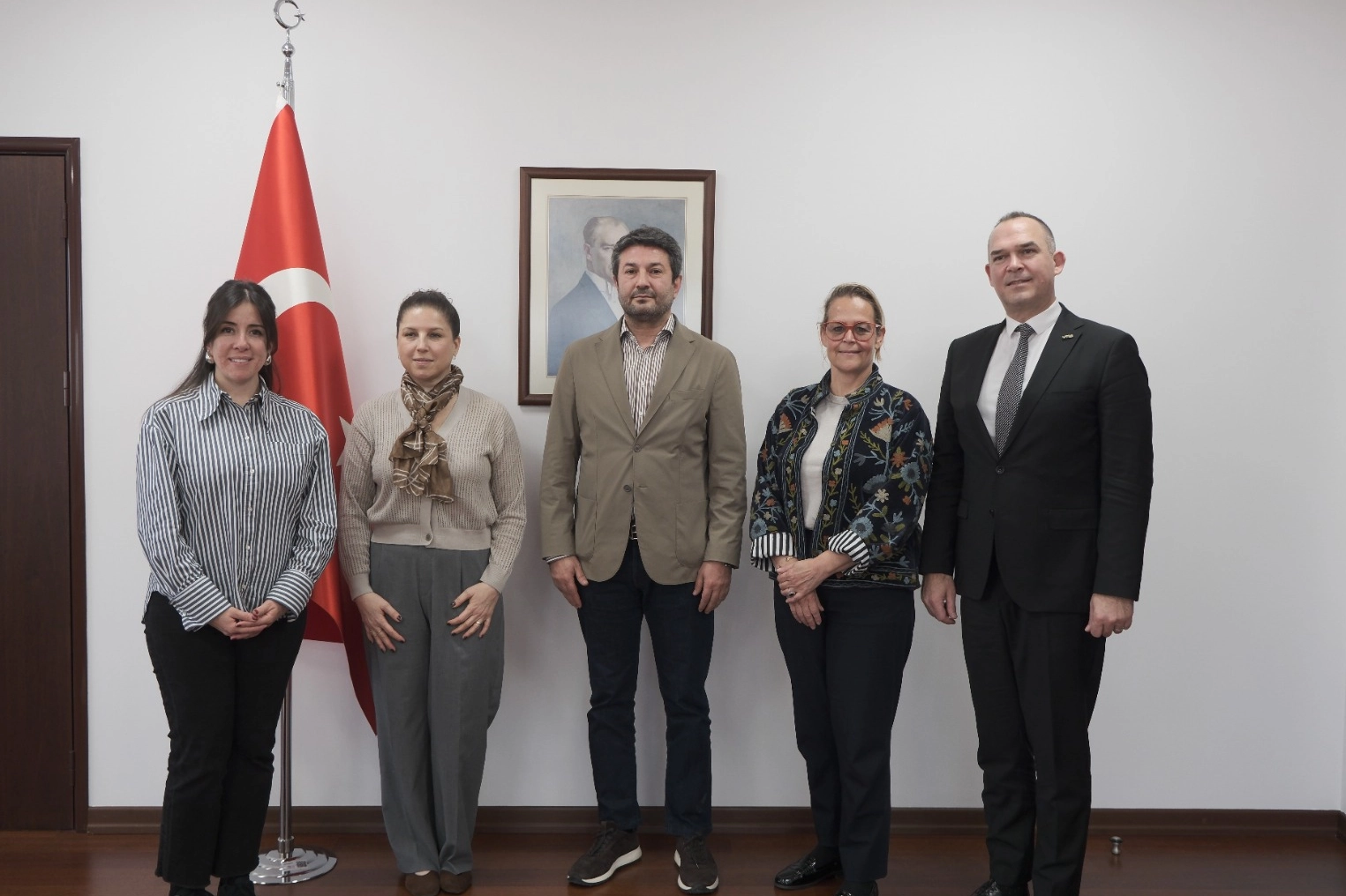 Türk tekstil sektörü temsilcileri ve Première Vision yöneticileri, küresel rekabet ve fuar stratejilerini görüşüyor.