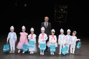 Çayırova'da Kur'an'a geçen çocukların sevinci ve Belediye Başkanı Bünyamin Çiftçi'nin katılımıyla düzenlenen tören