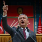 CHP Genel Başkanı Özgür Özel'in Burcu Köksal'ın AK Parti'ye geçişine tepki gösterdiği an.
