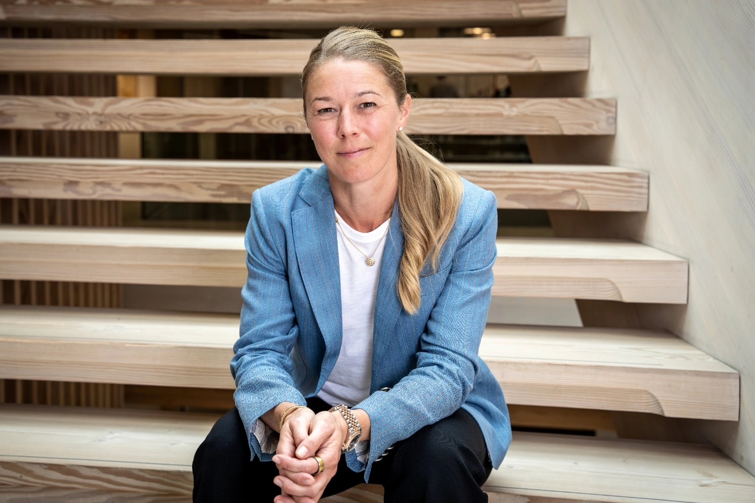 Agnete Kirk Kristiansen LEGO Foundation Yönetim Kurulu Başkanı olarak gösteren görsel.