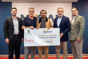 Genç Ticaret Elçileri Projesi Finali'nde dereceye giren öğrenciler ve katılımcılar