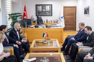 İzmir Büyükşehir Belediye Başkanı Dr. Cemil Tugay, Estonya Büyükelçisi Väino Reinart ve Fahri Konsolos Daniel Lochner ile bir araya geldi.