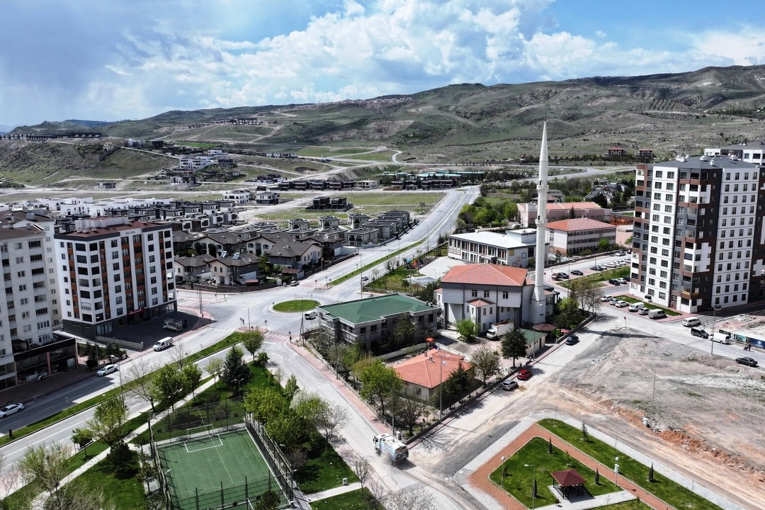 Kocasinan'da hayırsever desteğiyle yapımı süren modern Kur'an kursu binası