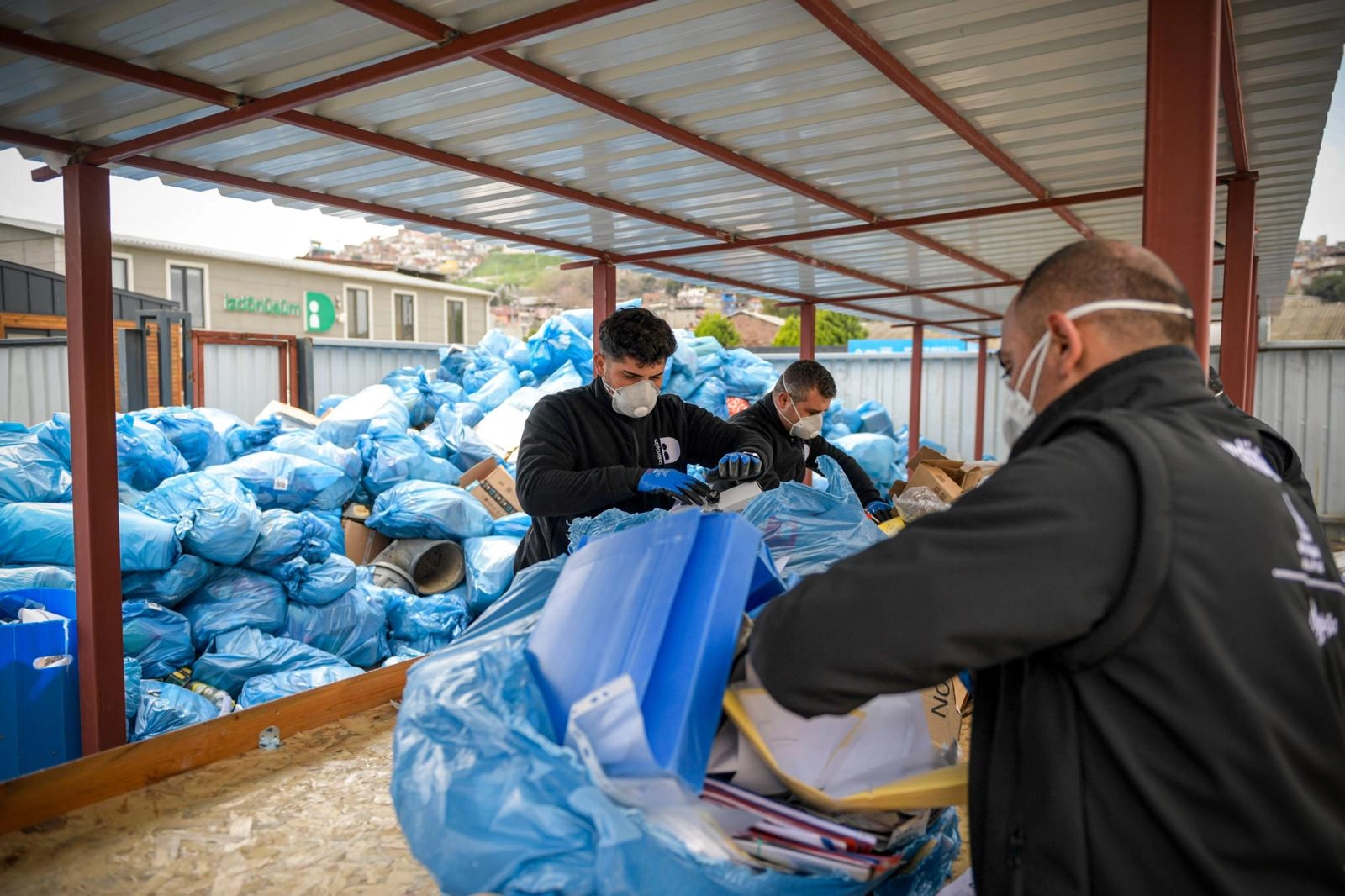 İzmir'de geri dönüşüm kapasitesinin arttığını gösteren görsel