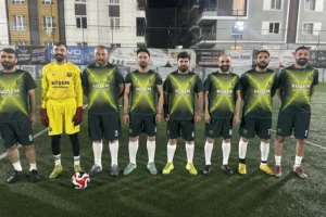 Ağrı'da Kazlı Dayanışma Derneği ile Ağrı ASKF arasında oynanan futbol maçından bir kare