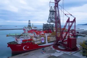 Yıldırım Sondaj Gemisi Karadeniz'de ilk görevine hazırlanıyor