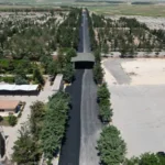 Şanlıurfa Yeni Asri Aile Mezarlığı'nda yenilenen sıcak asfalt yol