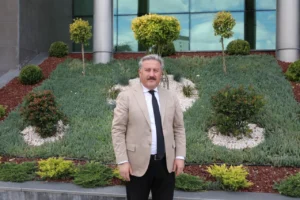 Melikgazi Belediyesi tarafından düzenlenen 2. Geleneksel Havacılık Festivali'nde gökyüzü gösterileri yapılıyor.