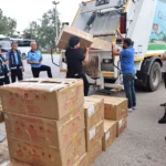 Antalya Otogarı'nda soğuk zinciri bozulmuş 1 ton yoğurda el konulduğu ve halk sağlığı için imha edildiği denetimlerden bir görüntü.