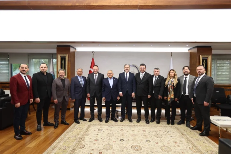MÜSİAD Hollanda heyeti, Kayseri Büyükşehir Belediye Başkanı Dr. Memduh Büyükkılıç ile bir araya geldi.