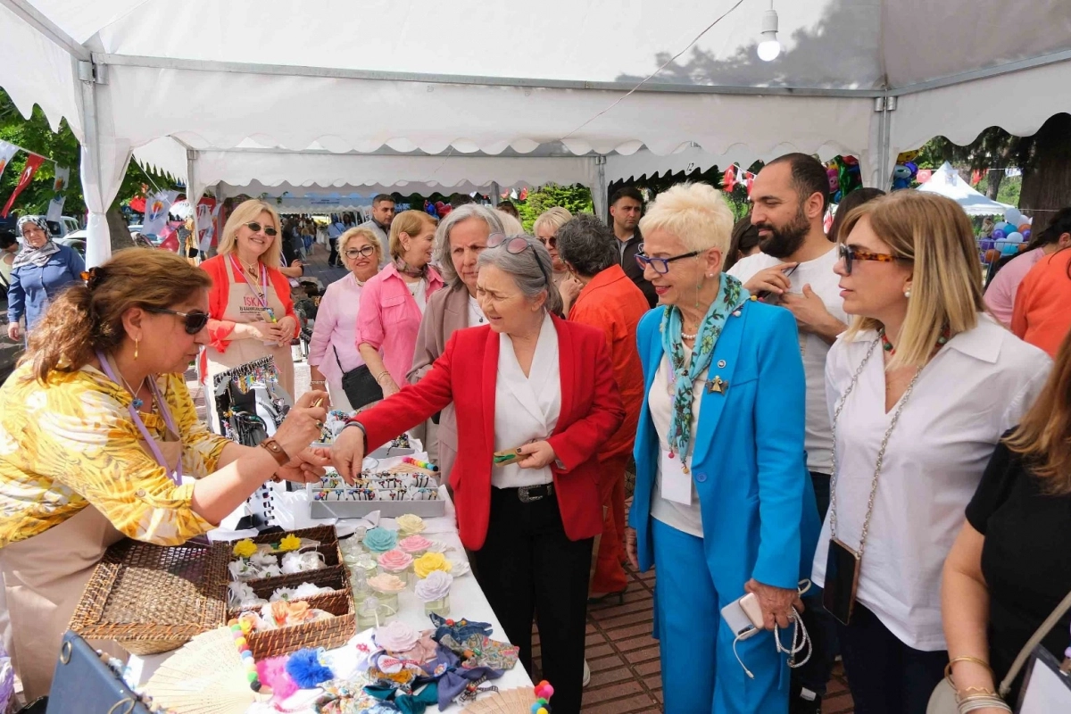 Adana'da düzenlenen girişimci kadın emeği pazarından genel görünüm