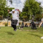 Mersin'de düzenlenen sokak oyunları şenliğinde özel gereksinimli bireyler geleneksel oyunlarla eğleniyor.