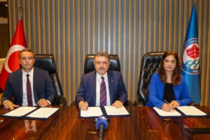 Trabzon Büyükşehir Belediyesi ve Kültür ve Turizm Bakanlığı iş birliğiyle Gümüşhane'deki Balyemez Konağı'nın müzeye dönüştürülmesini gösteren görsel.