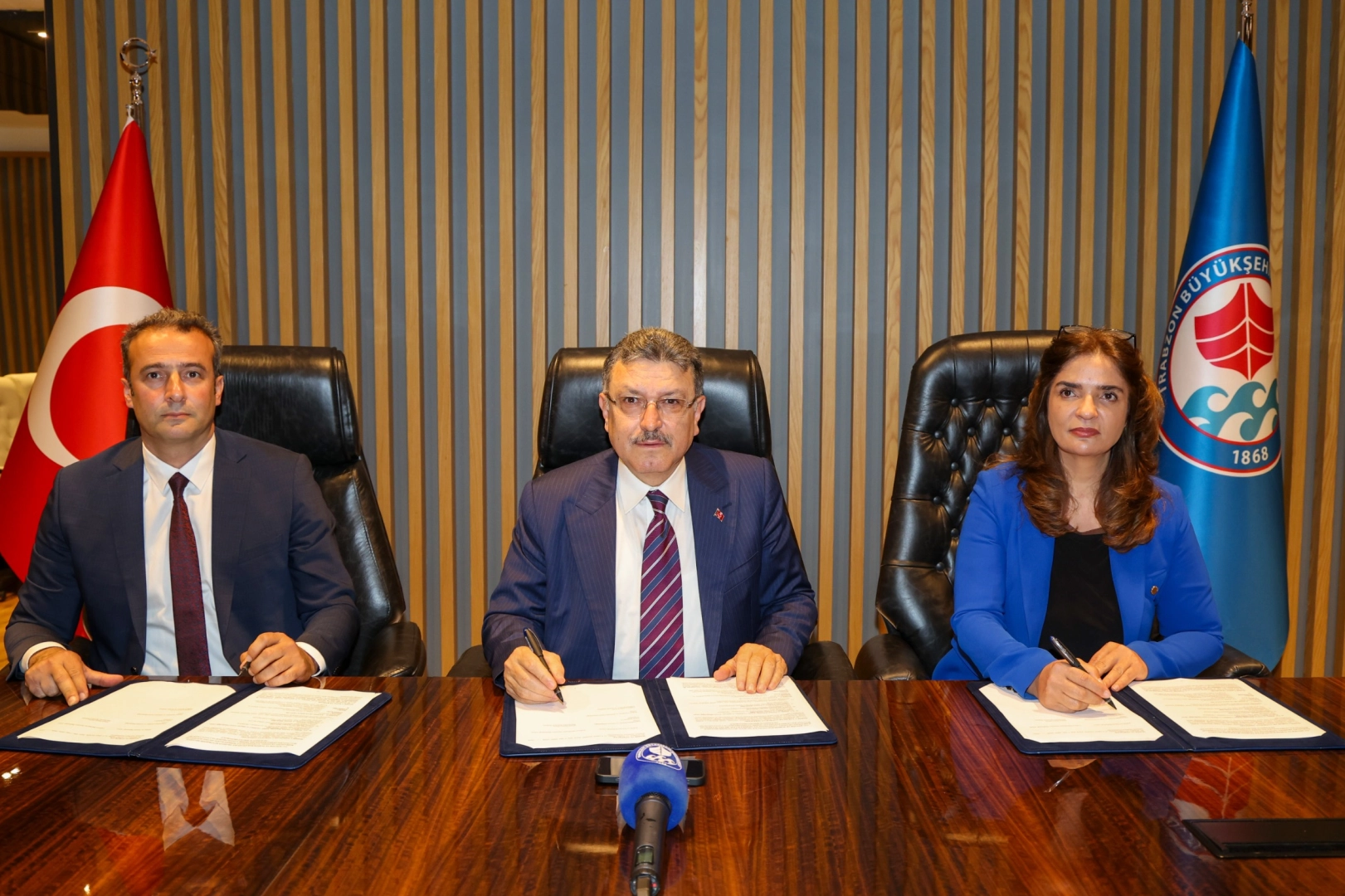 Trabzon Büyükşehir Belediyesi ve Kültür ve Turizm Bakanlığı iş birliğiyle Gümüşhane'deki Balyemez Konağı'nın müzeye dönüştürülmesini gösteren görsel.