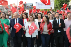 Nilüfer'de 19 Mayıs Atatürk'ü Anma, Gençlik ve Spor Bayramı kutlamaları kapsamında kortej yürüyüşü ve Adamlar konseri düzenlenecek.