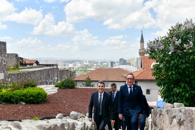 Brüksel Başkent Bölgesi Başbakanı Boris Dilliès ve beraberindeki heyetin Ankara ziyareti sırasında çekilmiş fotoğrafı.