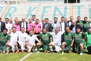 Osmangazi Belediyesi'nin düzenlediği 4. BPFDD Şükrü Şankaya Balkan Master Futbol Turnuvası'nda veteran futbolcular bir araya geldi.
