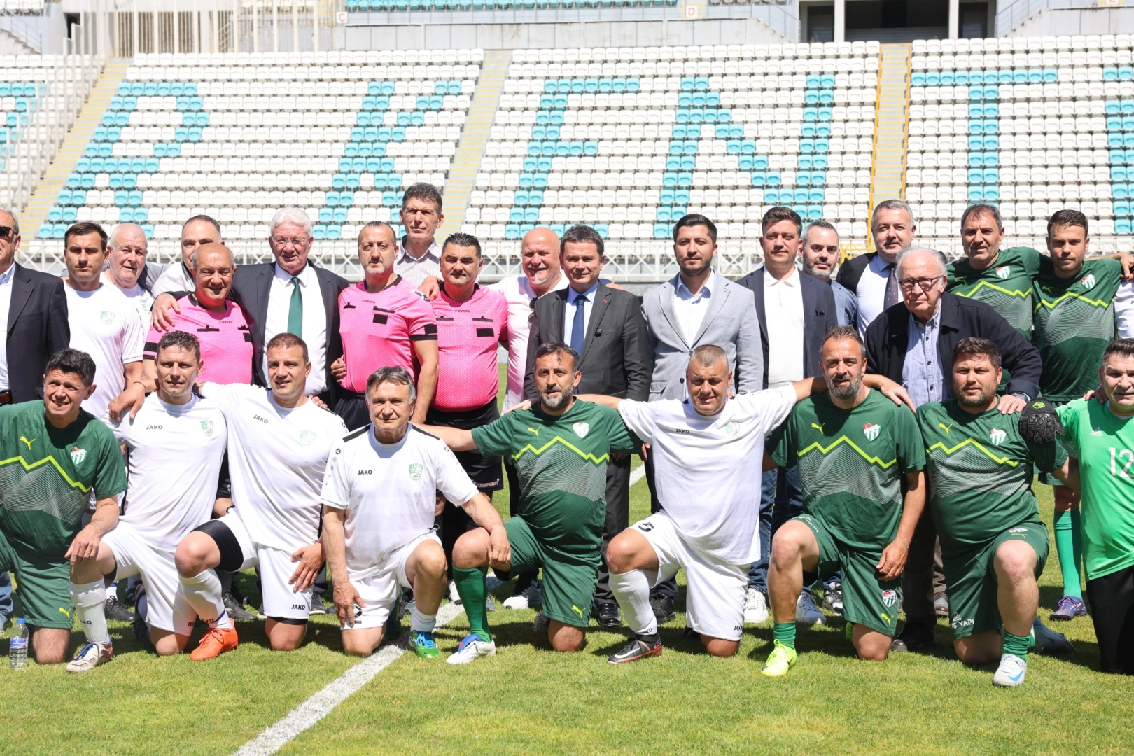 Osmangazi Belediyesi'nin düzenlediği 4. BPFDD Şükrü Şankaya Balkan Master Futbol Turnuvası'nda veteran futbolcular bir araya geldi.