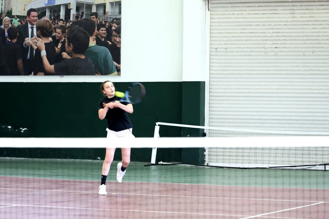 Bursa Osmangazi'de 19 Mayıs Atatürk'ü Anma, Gençlik ve Spor Bayramı kapsamında düzenlenen tenis turnuvası
