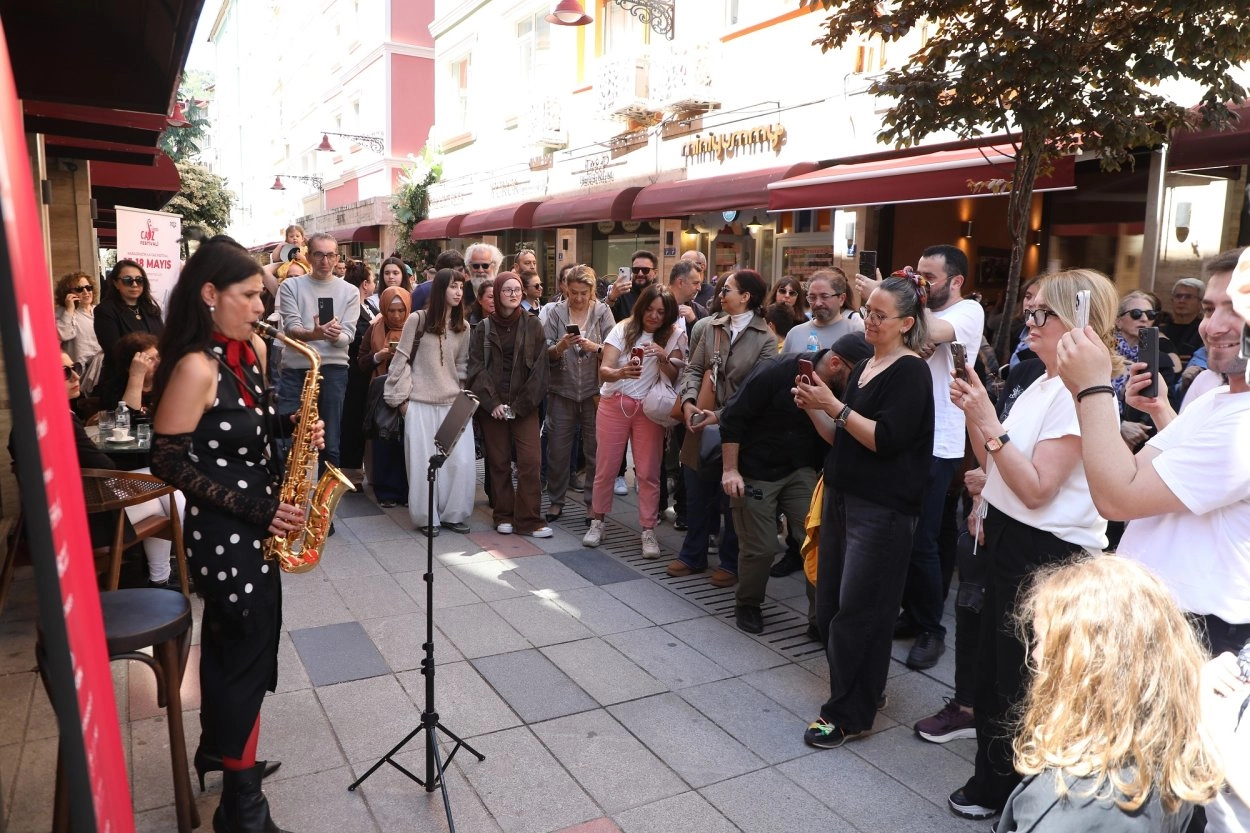 Ordu Caz Festivali kapsamında sahne alan müzisyenler ve dinleyiciler