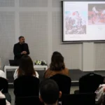 Sanat Tarihçi Şerif Yaşar, Seka Sanat İhtisas Merkezi'nde yaptığı söyleşi sonrası teşekkür aldı.