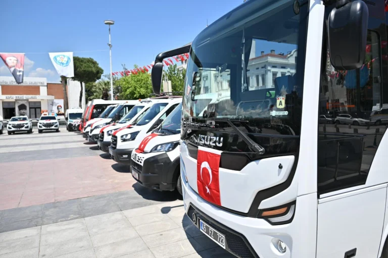 Manisa Büyükşehir Belediyesi, 2.3 milyar TL'lik yatırımla 376 yeni aracı filosuna kattı.