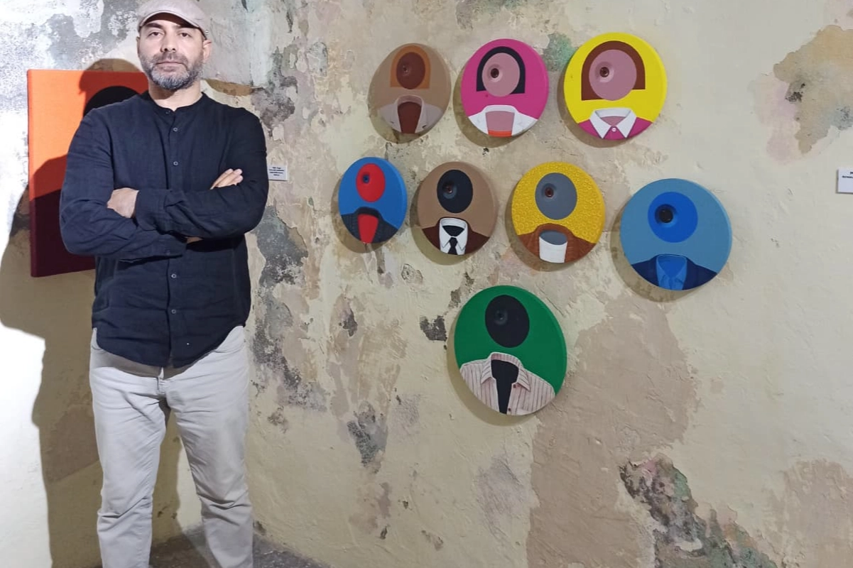 Metin Özgör'ün 'Ne Yerde Ne Gökte' sergisi açılışından genel bir görünüm